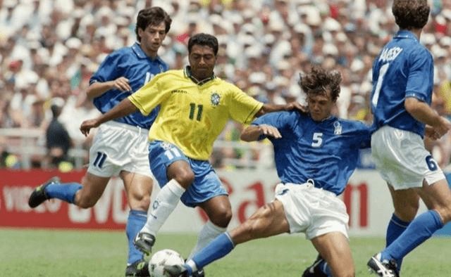 清澈水域中 清澈水域中